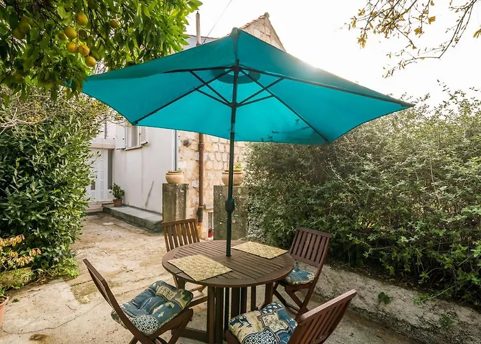 Deluxe Duplex House With Terrace *