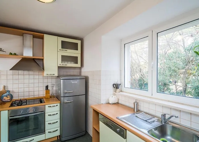 Deluxe Duplex House With Terrace *