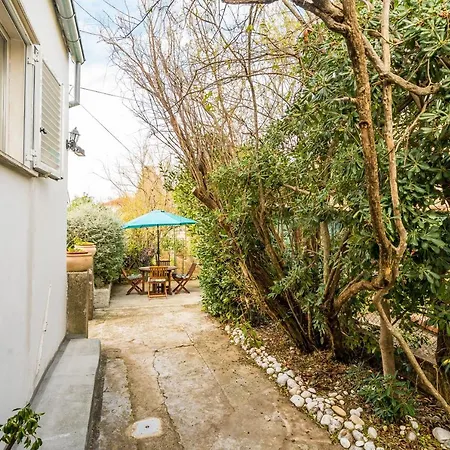 Deluxe Duplex House With Terrace *